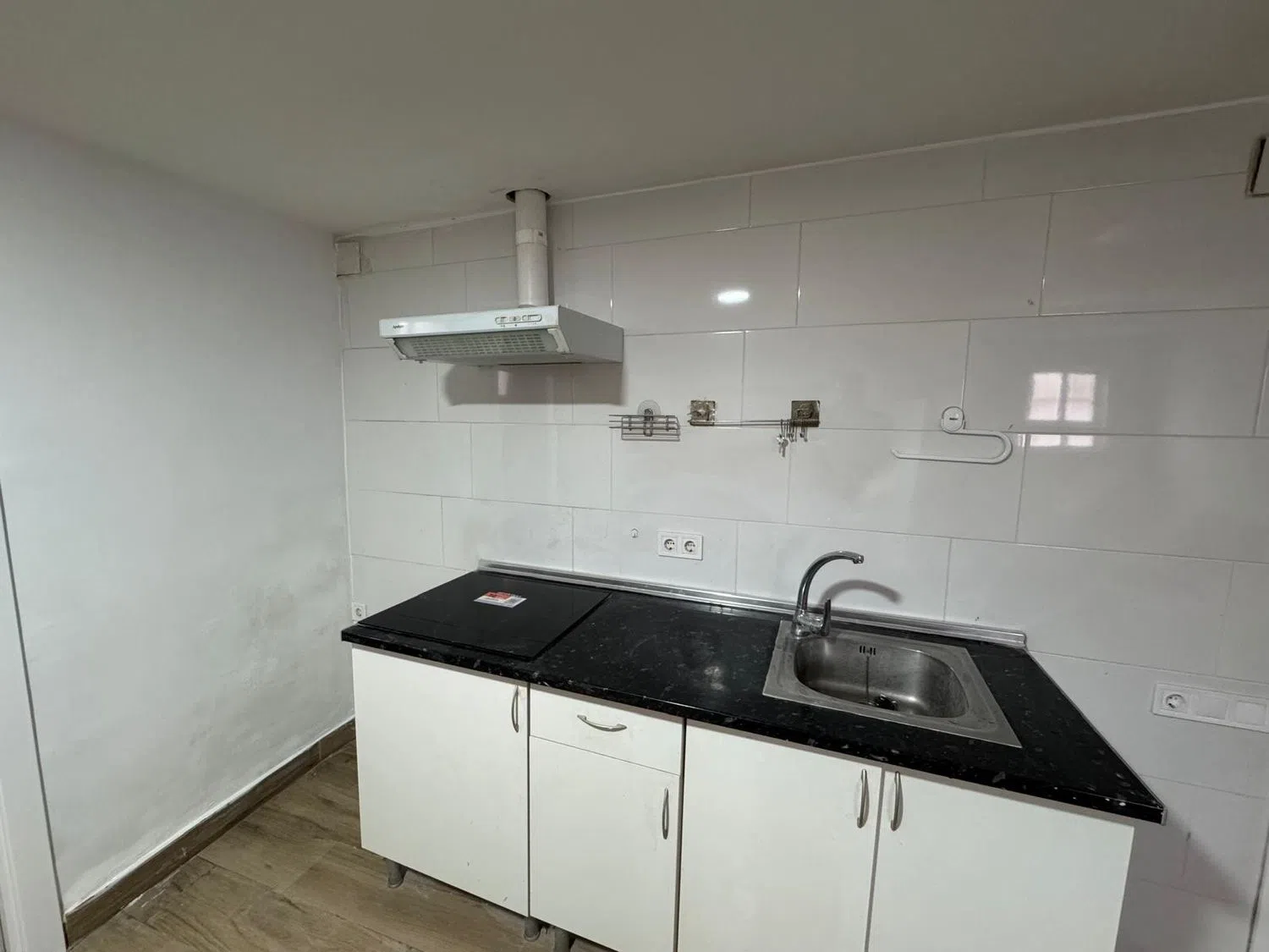 Estudio en plaza Roja de la Ciutat Meridiana, 1 - Foto 8