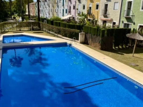 Chalet adosado en Los Cortijos de la Bahia, 42, Bahía de Casares, Bahía de Casares - Foto 2