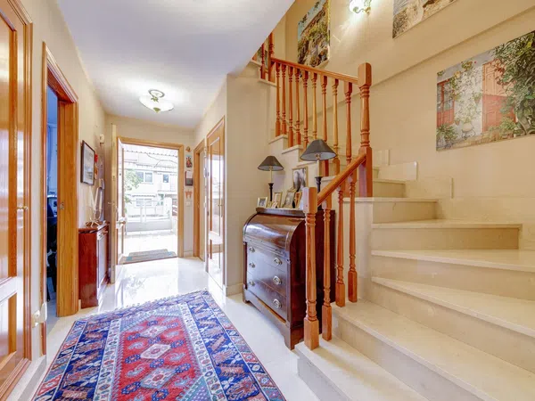 Chalet adosado en Barrio Valdezarza - Foto 8