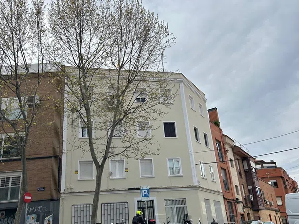 Piso en plaza de Donoso, 3