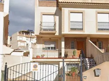 Casa adosada en  Avenida Sierra Nevada 4 - Foto 1
