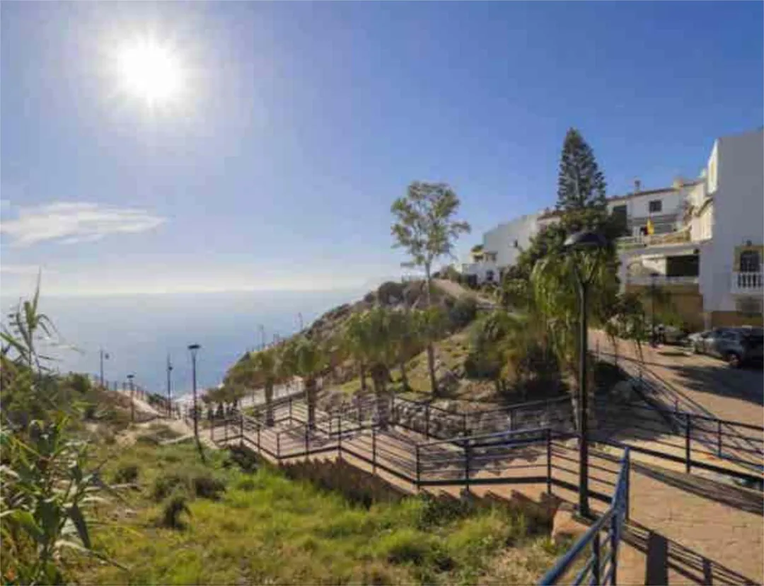 Casa adosada en Urbanización Balcón de Málaga - Foto 2