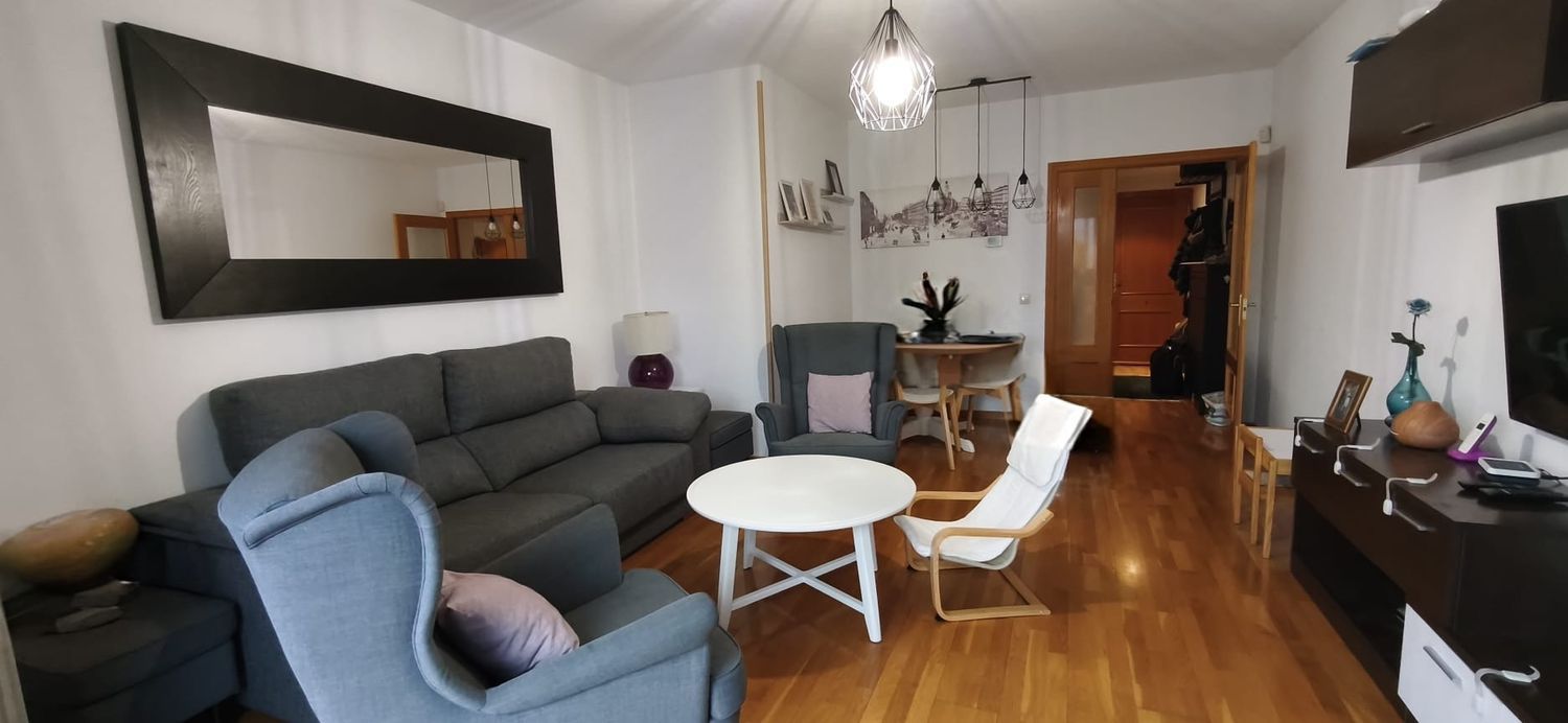 Piso en calle Dalia, 2