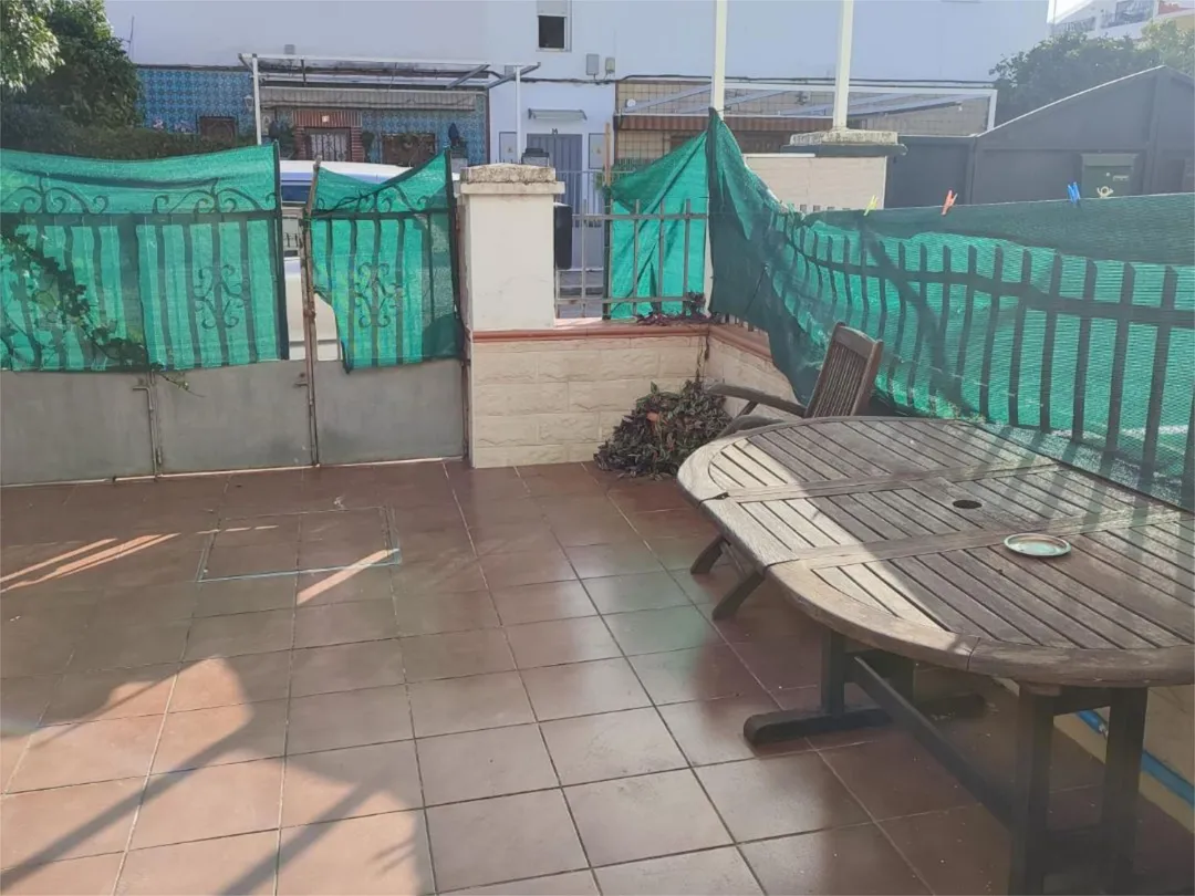 Piso en  Calle Cardenal Rodrigo de Castro 17