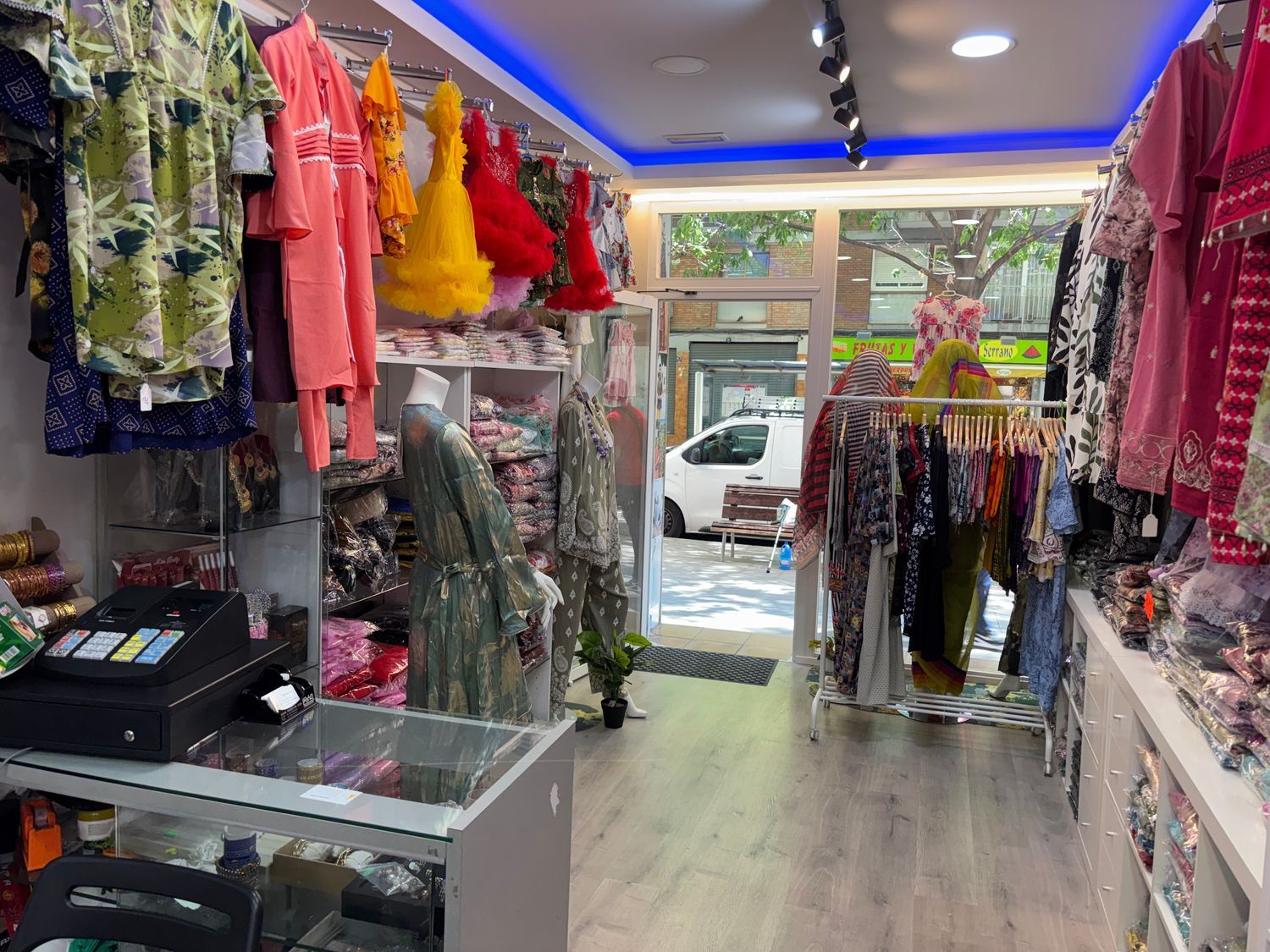 Tienda de ropa en traspaso en Avenida de la Generalitat, 82 - Foto 10