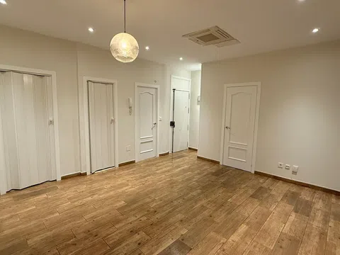 Piso en calle de Embajadores, 63