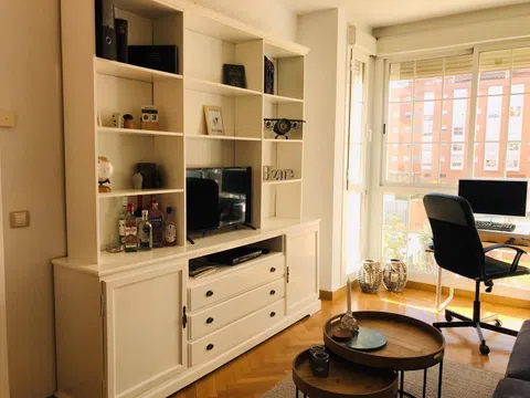 Piso en calle los Morales, 10