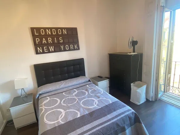 Piso en calle de Cuchilleros, 3