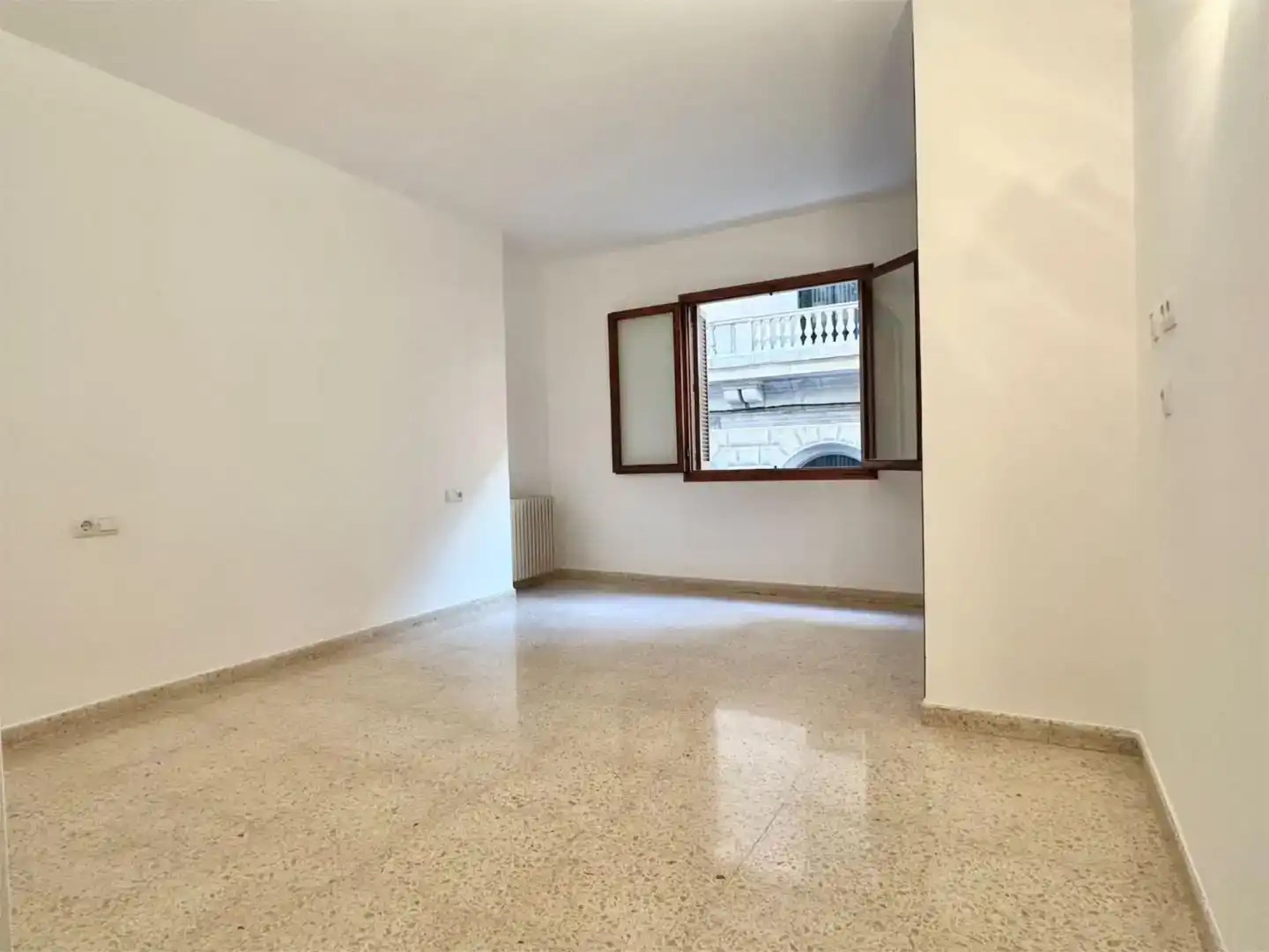 Piso en  Carrer de la Reina Esclaramunda 6 - Foto 5