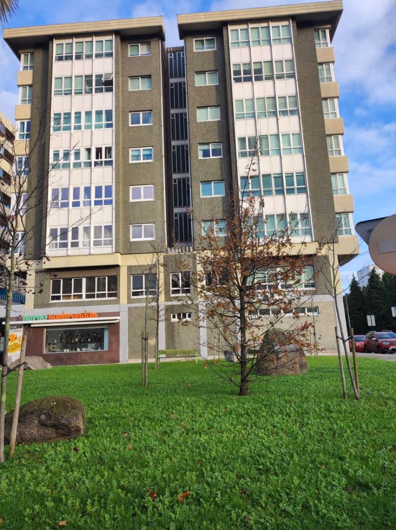 Piso en  Rúa Álvaro Cunqueiro 5 - Foto 2