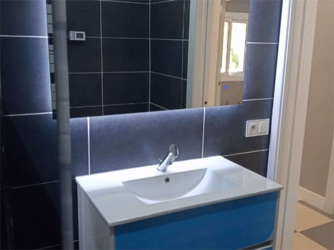 Casa adosada en  Carrer Viladomat 18 - Foto 5