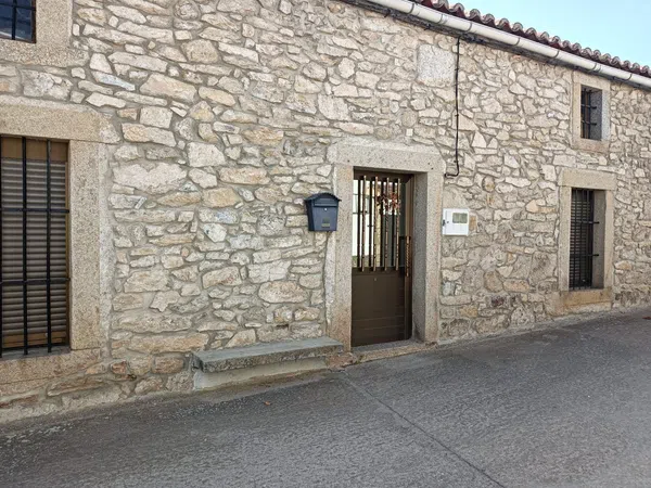 Casa de pueblo en Muga de Sayago - Foto 1