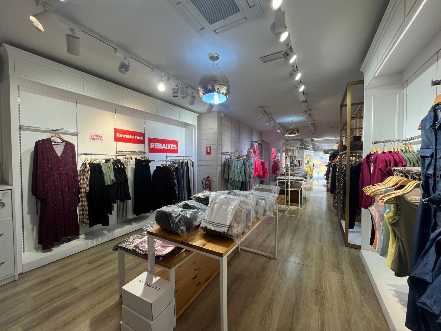 Tienda de ropa en calle de Francesc Layret, 20 - Foto 3