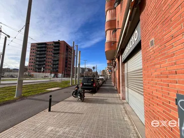 Local comercial en Cornellà de Llobregat - Foto 1