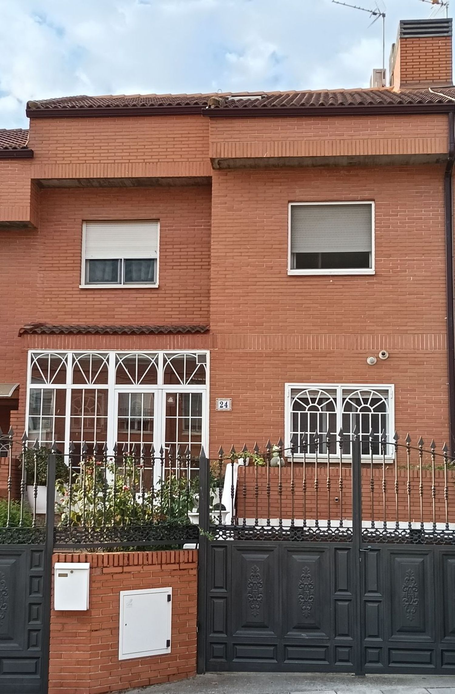 Chalet adosado en Calle de Galileo, 24, Covadonga - Los Manzanos, Covadonga - Los Manzanos - Foto 2