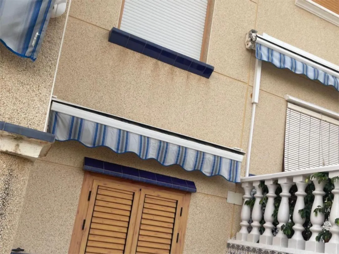 Casa adosada en  Carrer Colombia 100 - Foto 2