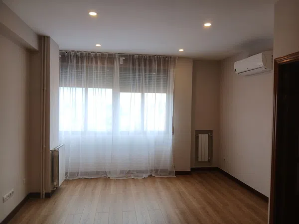 Piso en calle de Valderrey, 3