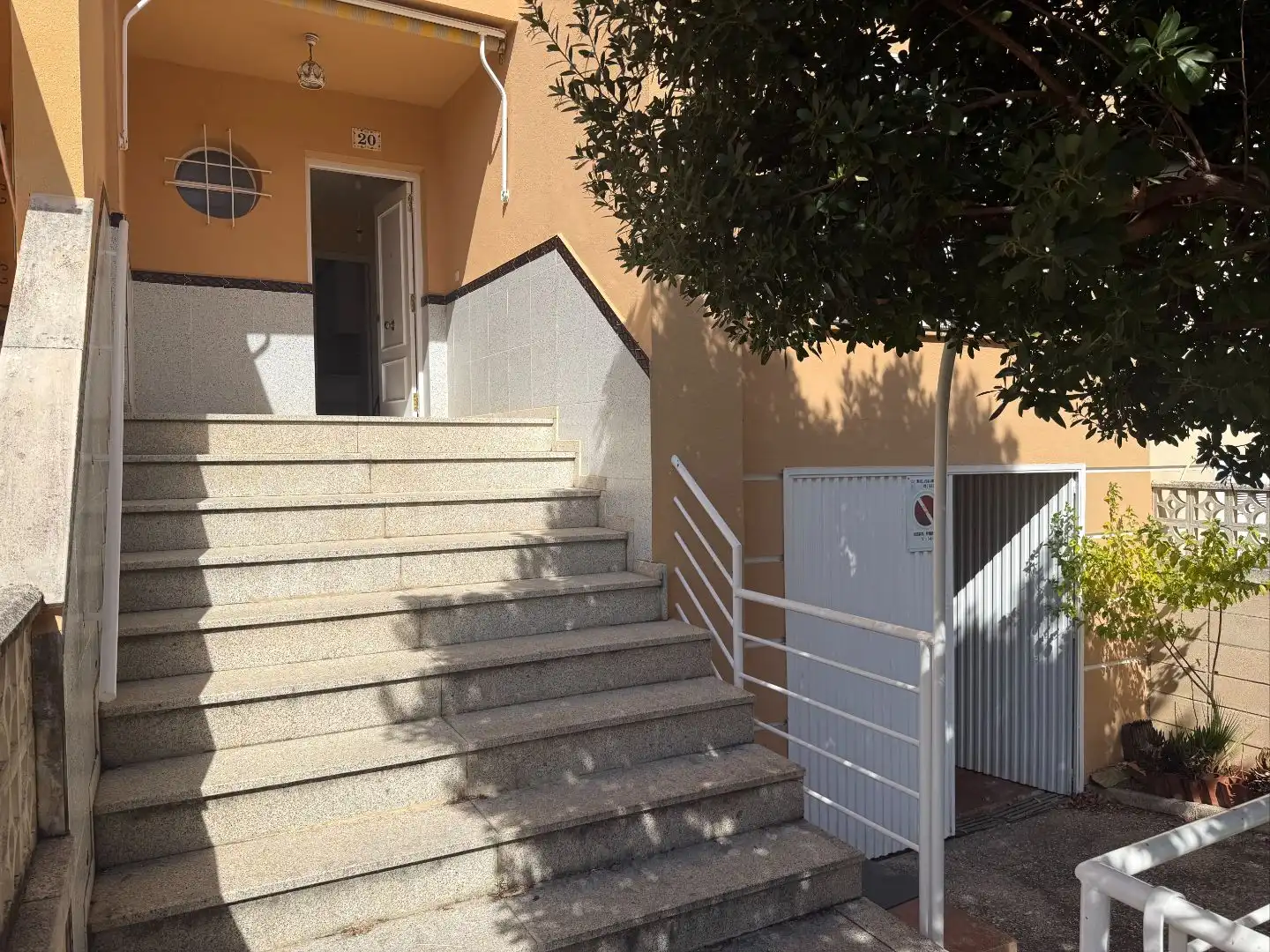 Casa adosada en  Calle Tomás Pulido 20 - Foto 4