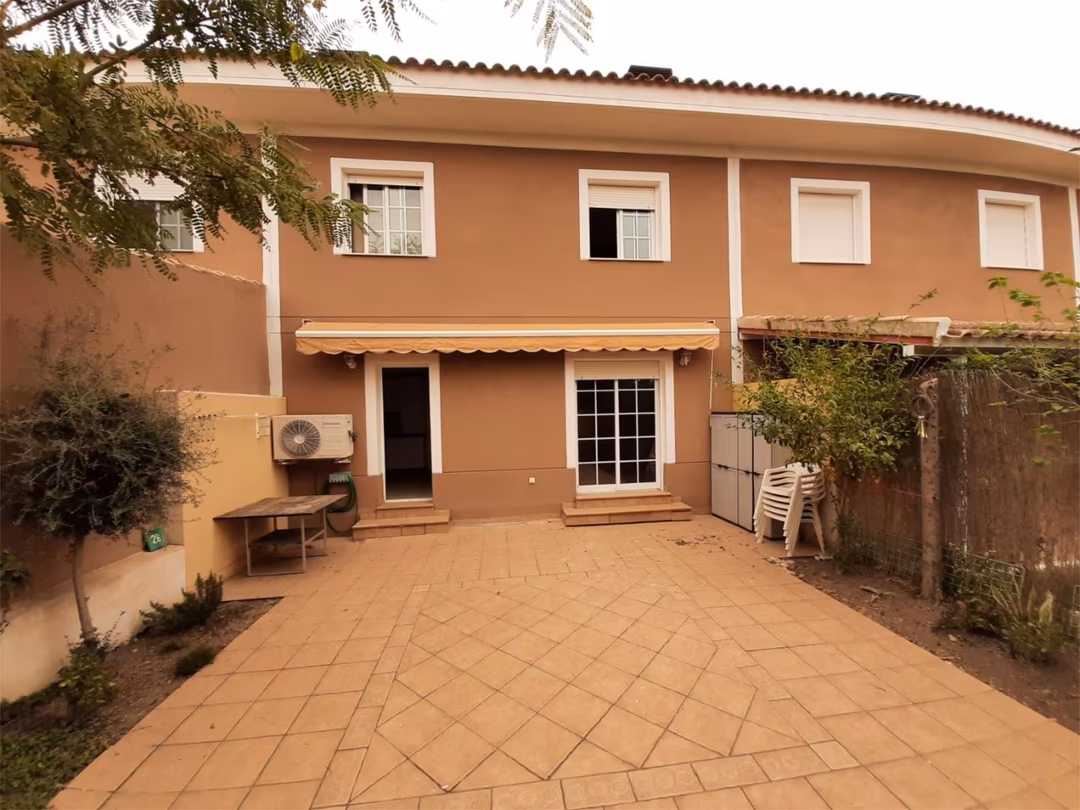 Casa adosada en  Avenida Pintor Pérez Gil 13 - Foto 10