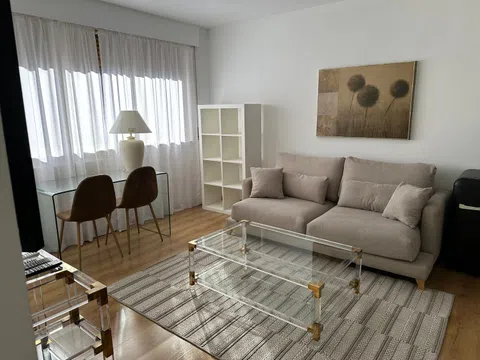 Piso en calle Infanta Mercedes, 105