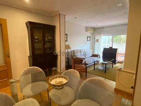 Piso en calle de María de Guzmán, 25