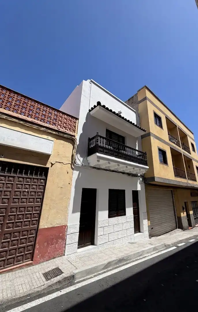 Casa adosada en  Calle de Santo Domingo 29 - Foto 2