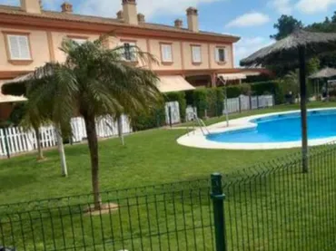 Casa adosada en  Avenida Juan Carlos I 1 - Foto 1