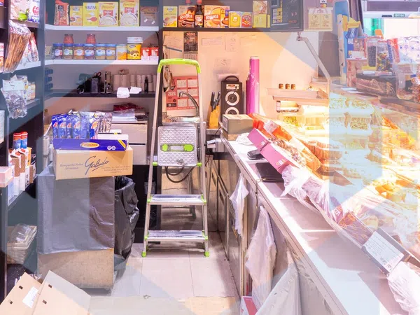 Tienda en traspaso en Riu - Foto 6