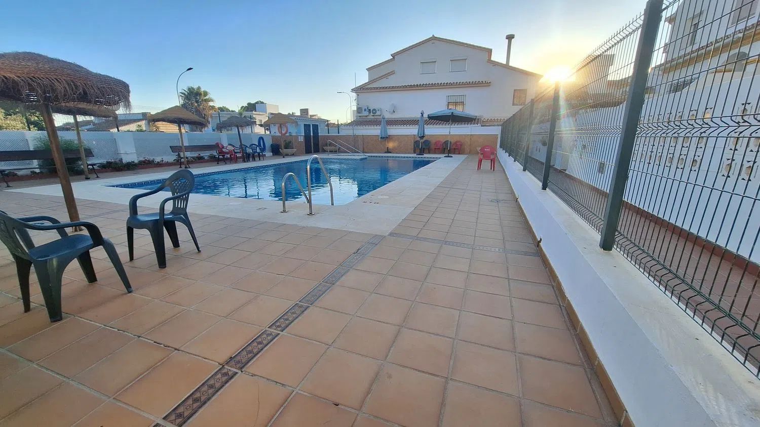 Chalet adosado en avenida de la Torre, 33 - Foto 2