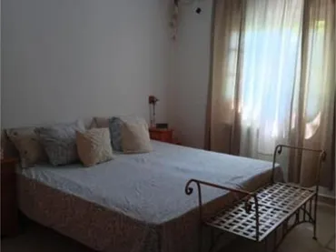 Casa adosada en urbanización Caraquiz - Foto 4
