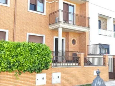 Casa adosada en Villares de la Reina, centro - Foto 1