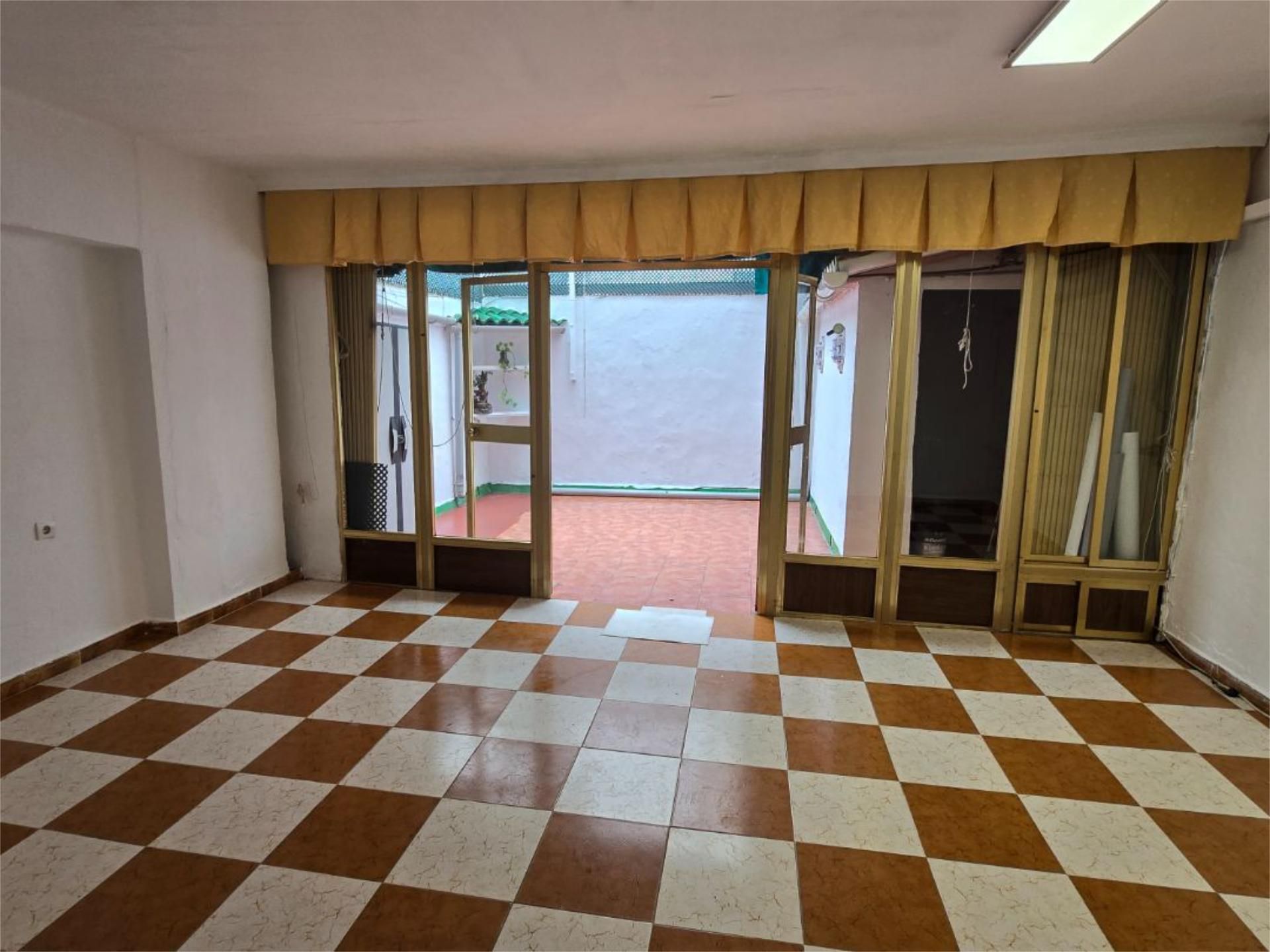 Piso en  Calle del Alcalde de la Cruz Ceballos 8 - Foto 2