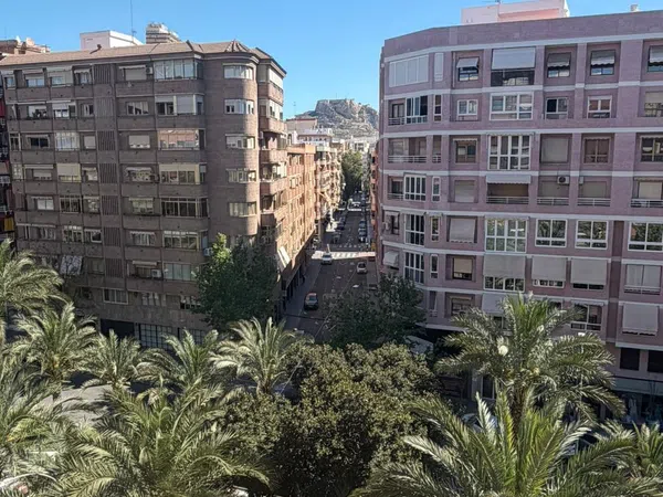 Piso en avenida Oscar Espla, 23