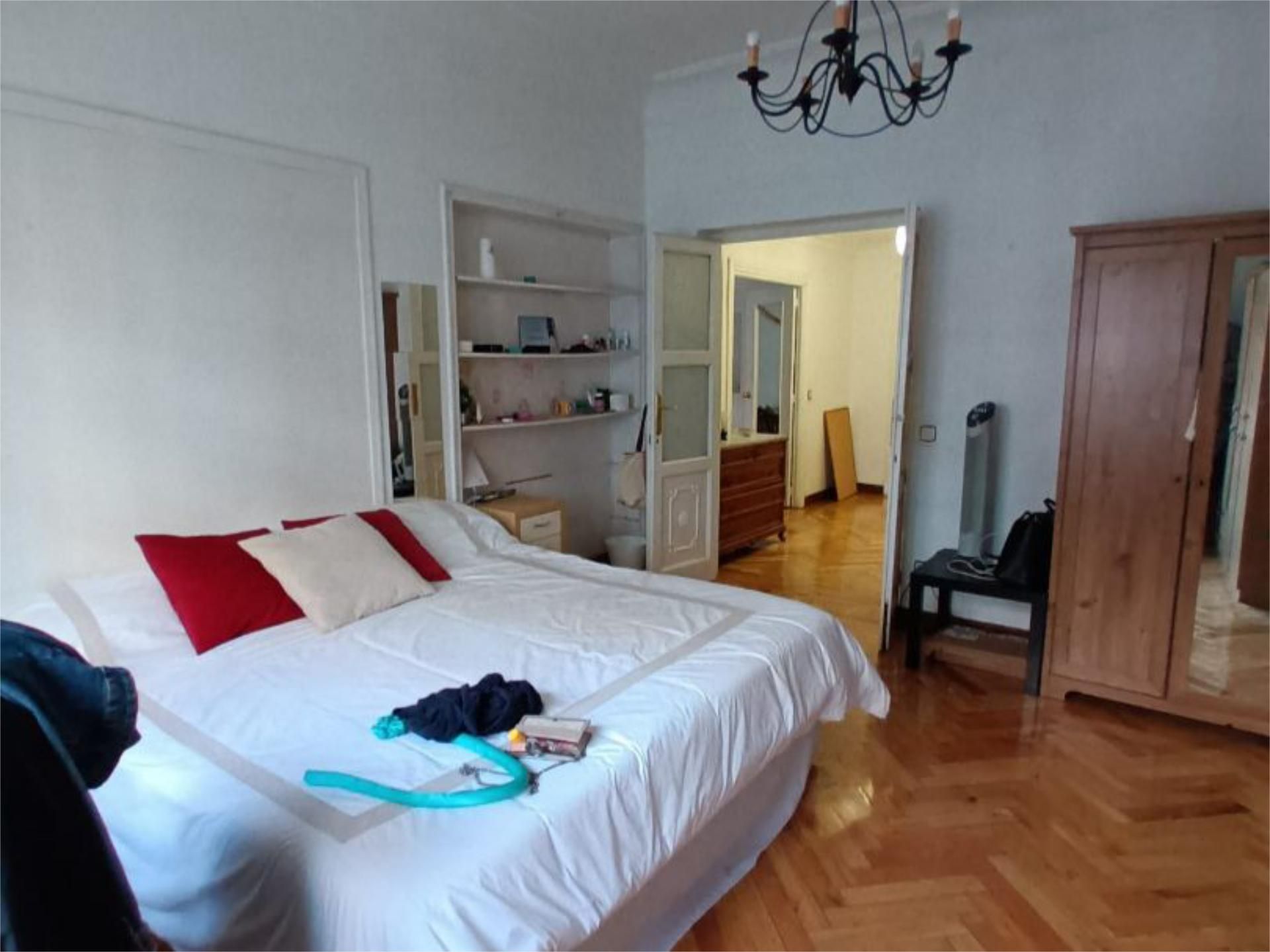 Piso en  Calle de Guzmán el Bueno 99