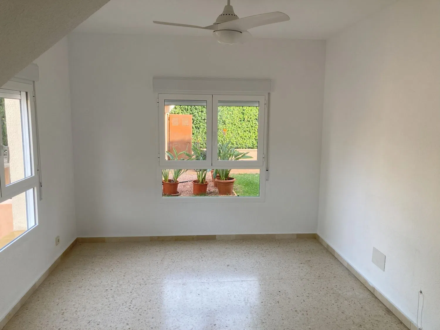 Chalet adosado en Barrio Cabo de las Huertas - Foto 4