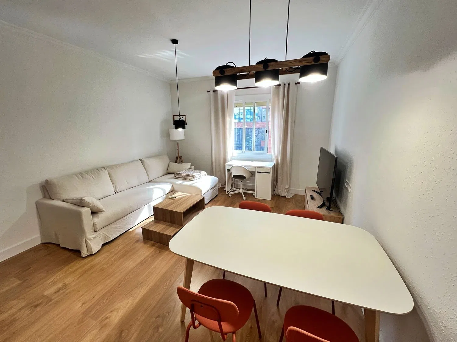 Piso en Barrio El Poblenou - Foto 2