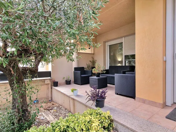Chalet adosado en Palau-Solità i Plegamans - Foto 2