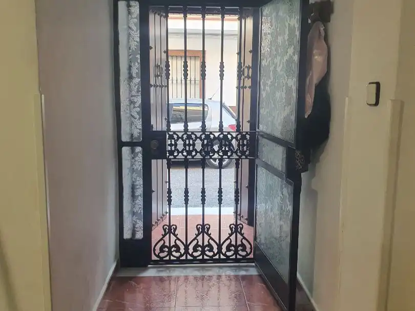 Casa adosada en  Calle Turia 34 - Foto 2