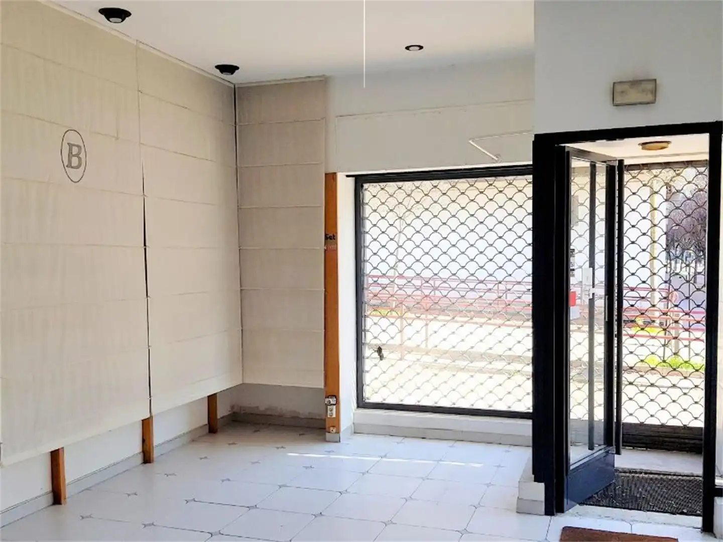 Local comercial en  Calle Pintor Pablo Uranga 10 - Foto 6