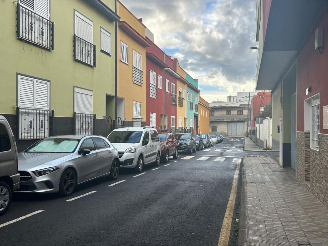 Casa adosada en  Calle Sagrada Familia 4 - Foto 1
