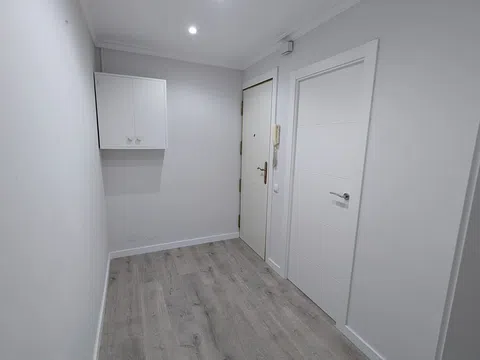 Piso en calle de la Marina, 277