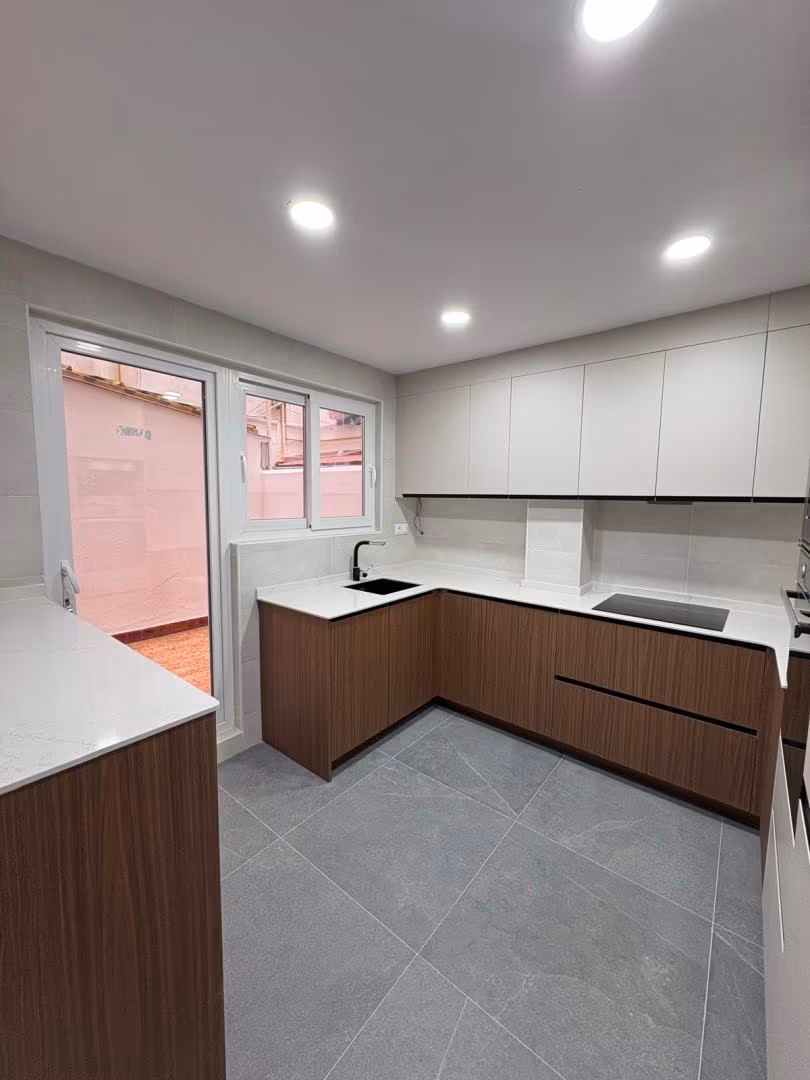 Piso en  Carrer de Sant Vicent Màrtir 215 - Foto 3