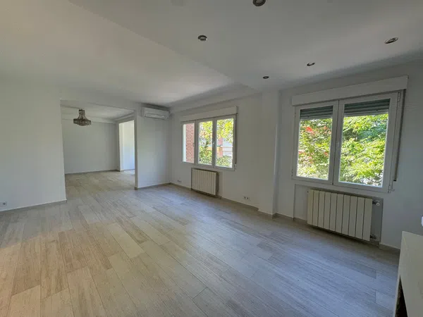 Piso en calle Velayos, 20