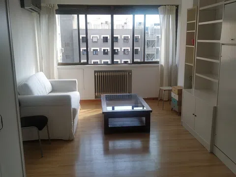 Estudio en calle de Hermosilla, 28