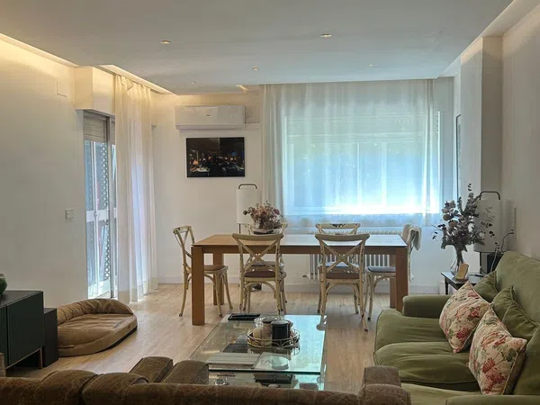 Piso en paseo de la Reina Cristina, 19