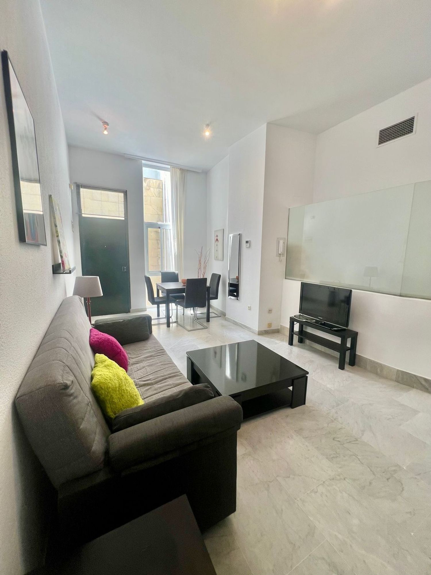 Piso en Calle Conde de Barajas, 28, Plaza de la Gavidia-San Lorenzo - Foto 2