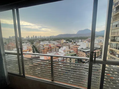 Piso en avenida Beniardá, 3