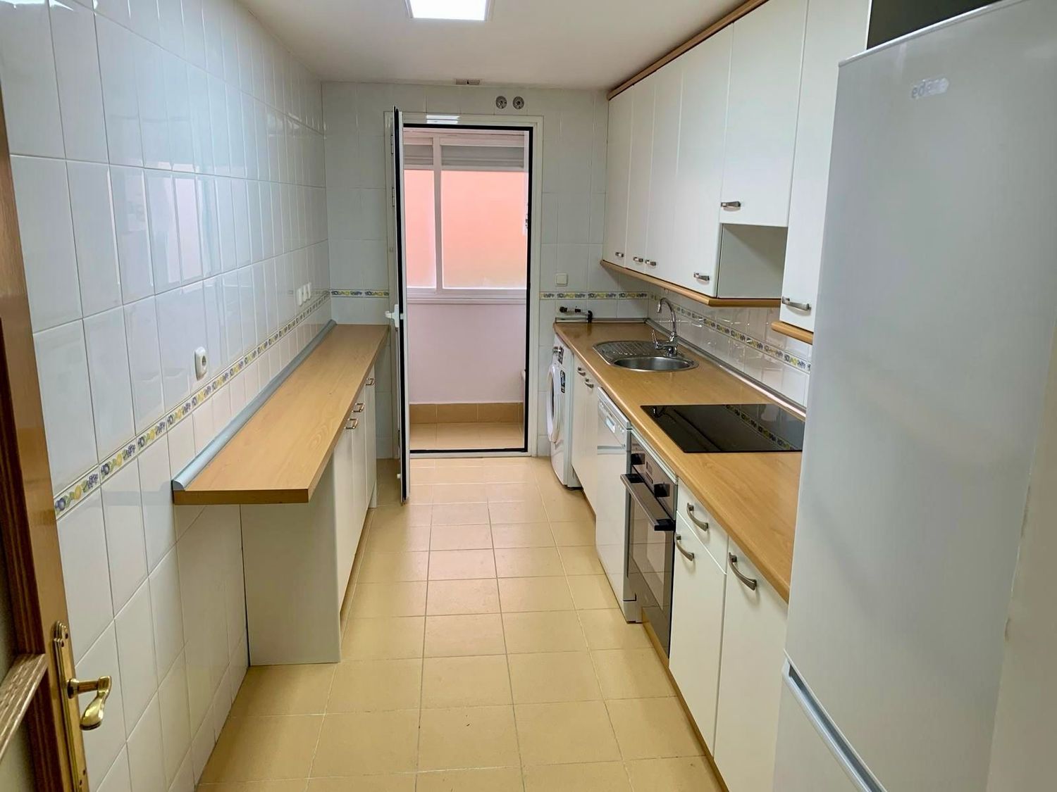 Piso en calle de Isabel Colbrand, 16 - Foto 2