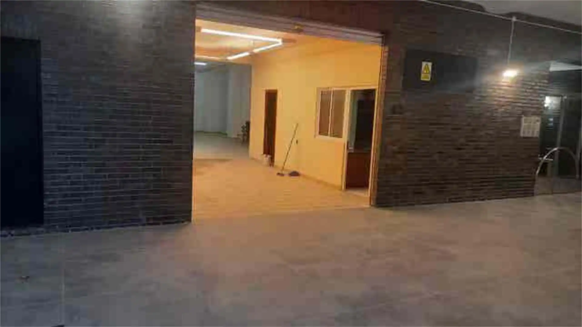 Local comercial en García Barbón - Foto 3