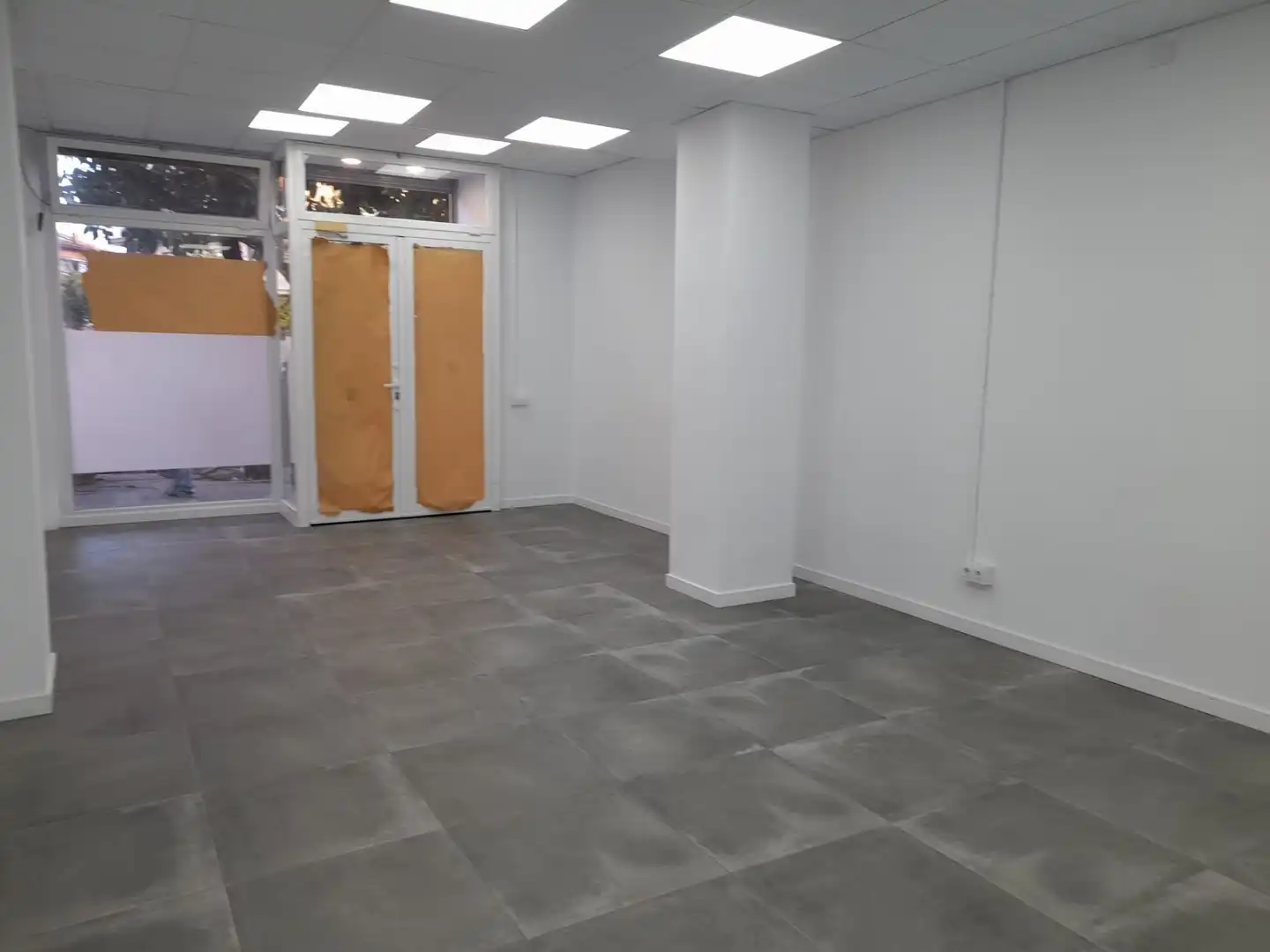 Local comercial en  CORNELLA - Foto 12
